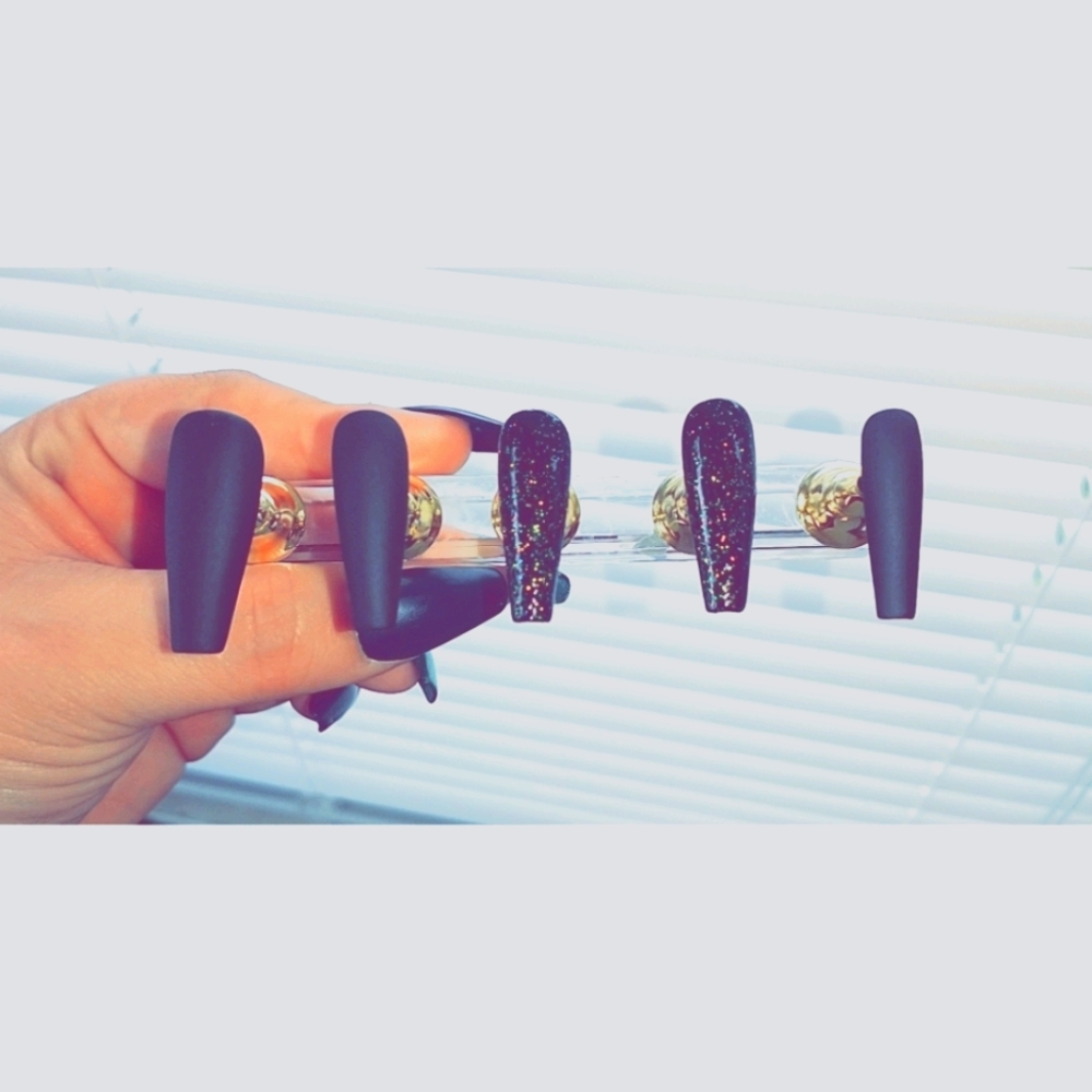Press on nail long coffin matte black
